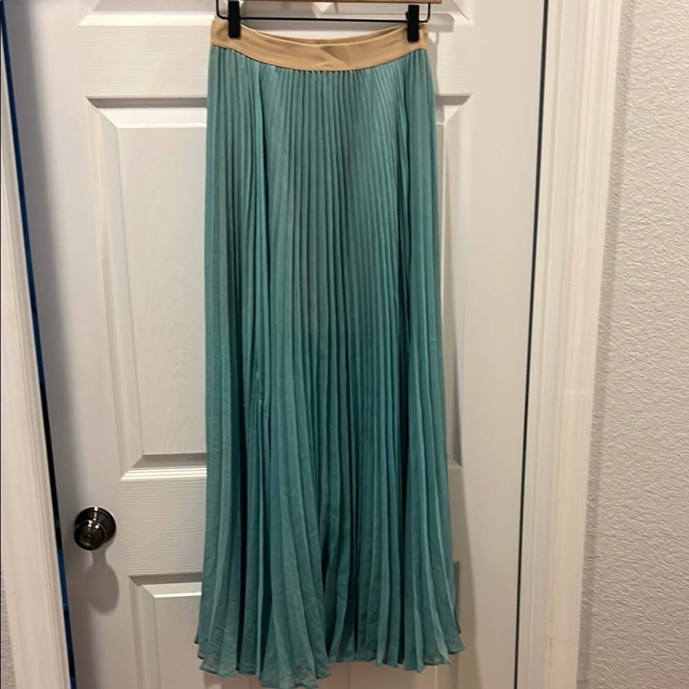 Elegant Teal Pleated Skirt